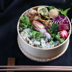 お弁当スタイリング（主役は蓮根と大葉の入った鶏つくね）