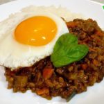 【簡単家庭料理】残った野菜で簡単ドライカレー!トッピングで卵焼きも~