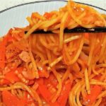 【ナポリタンスパゲティーの作り方】ケチャップもフライパンも使わない、麺をゆでてトマトペーストとオリーブオイルを混ぜるだけ!【海外で作る日本食レシピ】