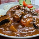 暑い夏、ぜひとも作ってほしい【夏野菜カレー】の美味しい作り方！