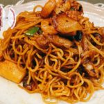 【簡単】いつものマルちゃん焼きそばアレンジ！極上焼きそばにする作り方！麺をカリカリに、これだけで悪魔的旨さ【ゆる～くらくにクッキング】