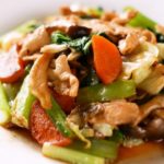 ご飯がっつり!【定番の肉野菜炒め】の簡単な作り方/シャキシャキ食感が最高