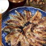 【餃子レシピ】お野菜たっぷりでパリパリジューシー♪手作り餃子の作り方。How to make handmade dumplings