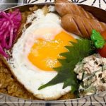 【お弁当】お弁当作り/bento/豚バラガーリック炒飯/胡瓜とツナの胡麻マヨサラダ《アラフィフ旦那弁当》