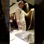 【凄技】本場!刀削麺の作り方!【パフォーマンス】