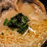 キャンプで袋麺をアレンジ！ダッチオーブン作るチャーシューラーメン