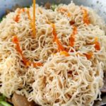 おいしい黄色い麺フライドミートボールのレシピ/クデブクッキング