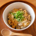 鶏もも肉じゃなくてもいい！絶品【鶏そぼろ親子丼】作り方