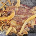 【豚こま肉のオイスターソース炒め】我が家のお弁当で大人気な簡単おかずレシピはフライパン1つで！包丁もまな板もいらない作り方をしてみました