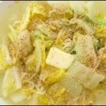 市販の袋麺が異様においしくなる白菜たっぷり塩ラーメン