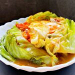 【チーズ好き必見！】やみつき焼きキャベツに温玉モッツァレラチーズ！野菜たっぷりボリューム満点レシピ！