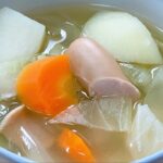 【簡単料理】野菜たっぷりコンソメスープの作り方(ジャガイモ 人参 キャベツの切り方も)
