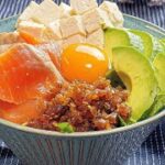 【アボカドサーモン豆腐丼】定番の美味しさ【簡単丼】【サーモン】【アボカドレシピ】