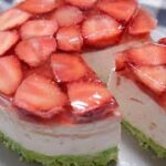 【土台は可愛いあの子達！？】苺のレアチーズケーキの作り方