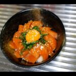 【超カンタン作り方】漬けサーモン丼「Salmon bowl with Japanese tare sauce]