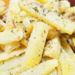 【お弁当おかず】じゃがいも1個でできる揚げないフライドポテトの作り方　　サクサクカリカリ！冷蔵庫にあるもので簡単おいしい節約料理/旦那弁当/毎日弁当/ジャガイモレシピ