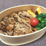 【 10分弁当 】豚の生姜焼き弁当の作り方！冷めても柔らか美味しい！子供から大人まで大人気なおいしい節約お弁当作り/旦那弁当/毎日弁当/冷蔵庫の材料で作れる【bento】