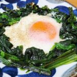 【お弁当おかず】冷凍ほうれん草とたまご1つで作るアレンジ目玉焼きレシピ!冷蔵庫にあるもので簡単おいしい節約料理/旦那弁当/毎日弁当/卵1個