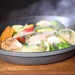 【ミシュランシェフのレシピ#ダイジェスト版 】フレンチ Sincère 石井シェフが教える、サーモンと野菜の蒸し焼きの作り方。 #Shorts