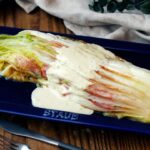 【白菜ステーキ】メイン食材2つ！ベーコンの旨味たっぷり♪｜macaroni（マカロニ）