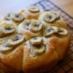 【材料4つで作る】ほっこりするバナナちぎりパンの作り方。