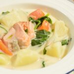 【煮込み料理レシピ】野菜たっぷり！鮭とほうれん草のクリームシチューの作り方【ASMR】