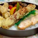 鮭弁当【簡単お弁当作り】おかずは焼き魚 ちくわの磯辺揚げ じゃがマヨ焼き ガリ天 イシイのミートボール 彩りパプリカ