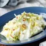 【白菜のペペロンチーノ炒め】メイン食材1つだけ!大量消費にも♪|macaroni(マカロニ)