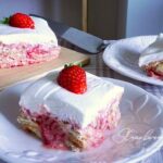 【3分でわかる！】いちごのヨーグルトケーキ作り方！簡単冷やすだけ!!!【スポンジ生地・オーブンなし？！】