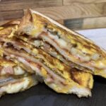 【食パン　レシピ】チーズホットサンド/お弁当/弁当　レシピ/おつまみレシピ/ 食パンレシピ/アレンジ/簡単料理/時短料理/簡単料理/おかず/朝ごはん/食パン/ズボラ料理/料理男子/おとこ飯/日本食/