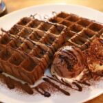 ホットケーキミックスで簡単チョコレートワッフルの作り方・レシピ【簡単アメリカンワッフル】おうちカフェ Easy American Waffle Recipe｜Coris cooking