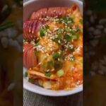 【簡単時短レシピ】キムチとチーズを炒めたキムチーズ丼【ご飯がすすむおかず】