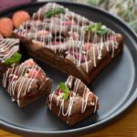 【混ぜて焼くだけ】甘酸っぱいいちごのブラウニーの作り方。バレンタインにも🍫💓