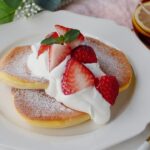 【基本のスフレパンケーキ】フライパンで作る基本レシピ♪休日の朝食やおやつにもおすすめ！｜macaroni（マカロニ）