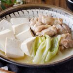 【鶏もも肉と豆腐のうま塩煮】あっさりおいしい!メインおかずに♪|macaroni(マカロニ)