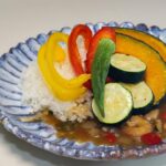 夏野菜のガンボ風カレーの作り方。さっぱりスパイシーで暑い日にこそ食べたいカレーです!