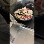 【手取り15万の介護士】ハヤシライス作ってみた【夏野菜バージョン】#shorts #介護 #介護士 #アラサー #料理