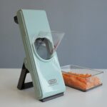 刃に触れずに野菜をスライス!安心設計の「セーフティープッシュスライサー」【半歩未来のライフスタイル】