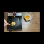 簡単お弁当のおかず╱たまごひとつでたまご焼き╱ベーコンエッグえのき入り