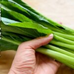 【小松菜の簡単レシピ】1分炒めるだけ！シャキシャキうまい副菜