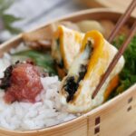 【塩こんぶチーズの半月卵】卵1つで簡単おかずレシピ！お弁当にもおすすめ♪｜macaroni（マカロニ）