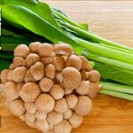 【小松菜の簡単レシピ】キノコと焼いて炒めるだけ！コクうま