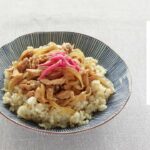 【レシピ動画】がっつり食べてもお腹がもたれない。甘辛味で箸が止まらない定番丼ぶり。夜食にもおすすめ!