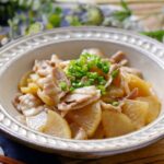 【 豚バラ大根】めんつゆでパパッと簡単レシピ！夕飯のメインおかずに♪｜macaroni（マカロニ）