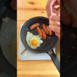 ガーリックチーズ目玉焼きウインナー丼