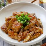 【甘辛鶏ごぼう】フライパン1つで完成！作り置きやお弁当のおかずにもおすすめレシピ♪｜macaroni（マカロニ）