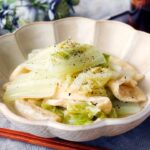 【白菜と油揚げのうま塩煮】メイン食材2つで！とろとろ白菜レシピ♪｜macaroni（マカロニ）