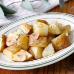 【ガーリックポテト】カリカリほくほく！じゃがいも1つでメインおかず♪｜macaroni（マカロニ）