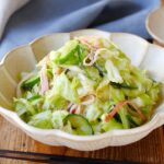 【キャベツの酢の物】さっぱり副菜！カニカマときゅうりで彩り豊か♪｜macaroni（マカロニ）