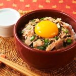 【プリマのおいしいレシピ】電子レンジで簡単！ベーコンとにらのスタミナ丼